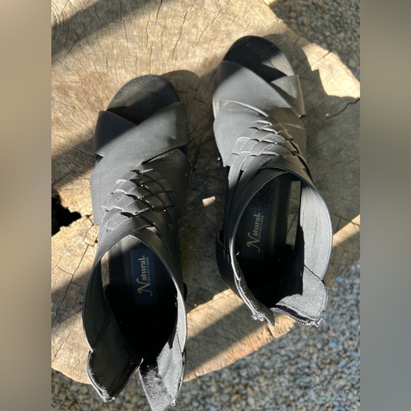 Black sandals size 8 - Picture 2 of 4